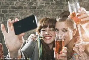 5 top tips for the perfect Christmas Selfie Sloan Dental